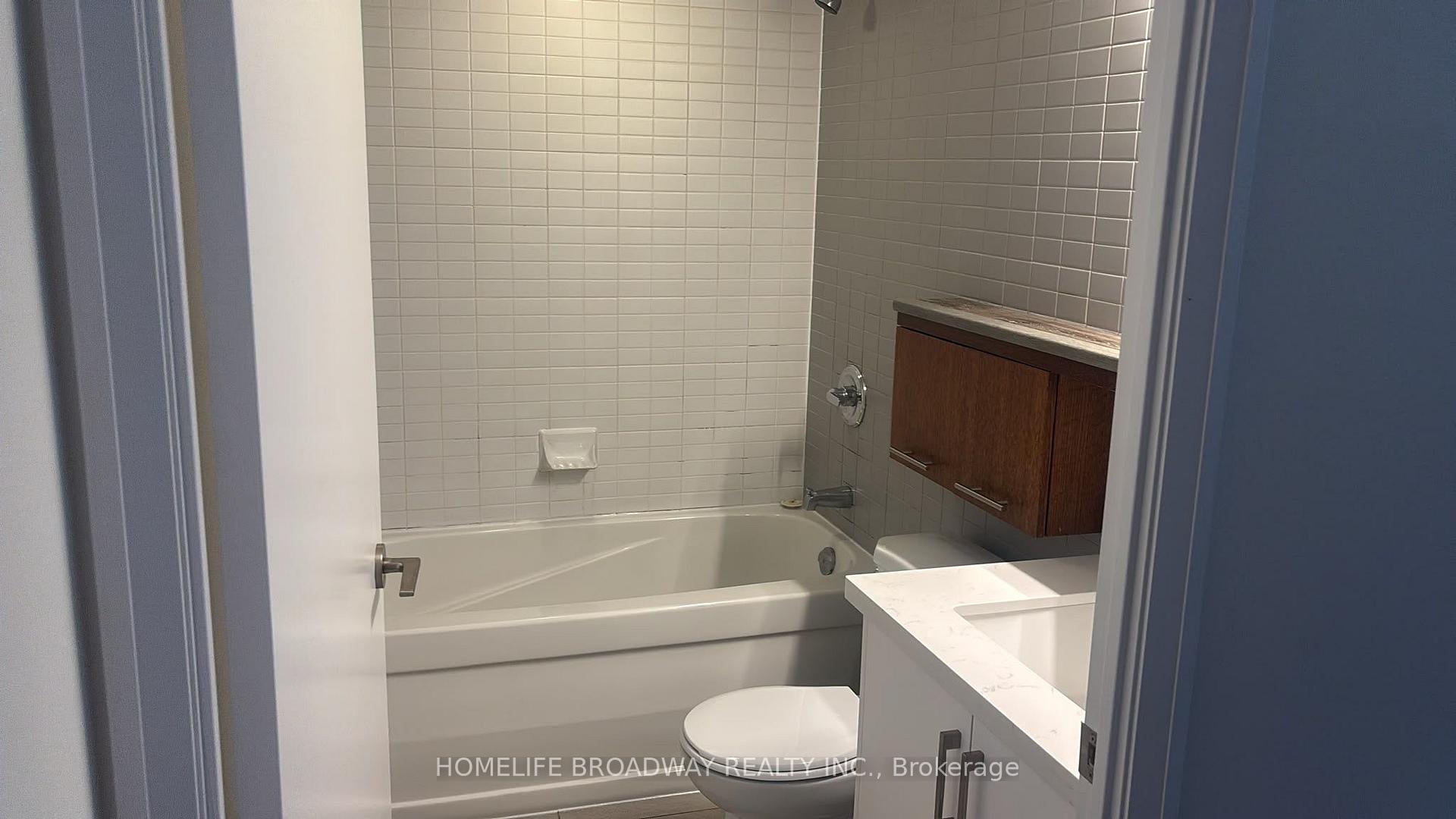 Photo 8 of Unit 802, 25 Carlton Street, Toronto, Church-Yonge Corridor — HOMEH