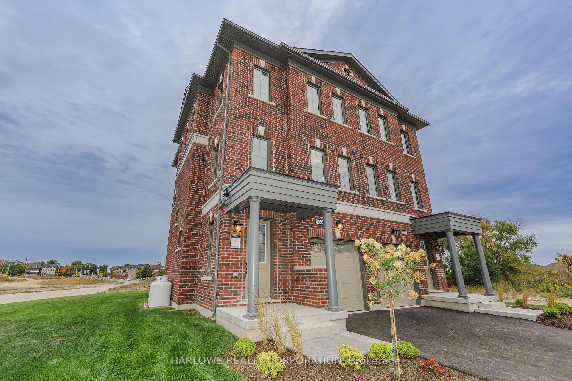 Photo of 330 Waterhouse Crescent N