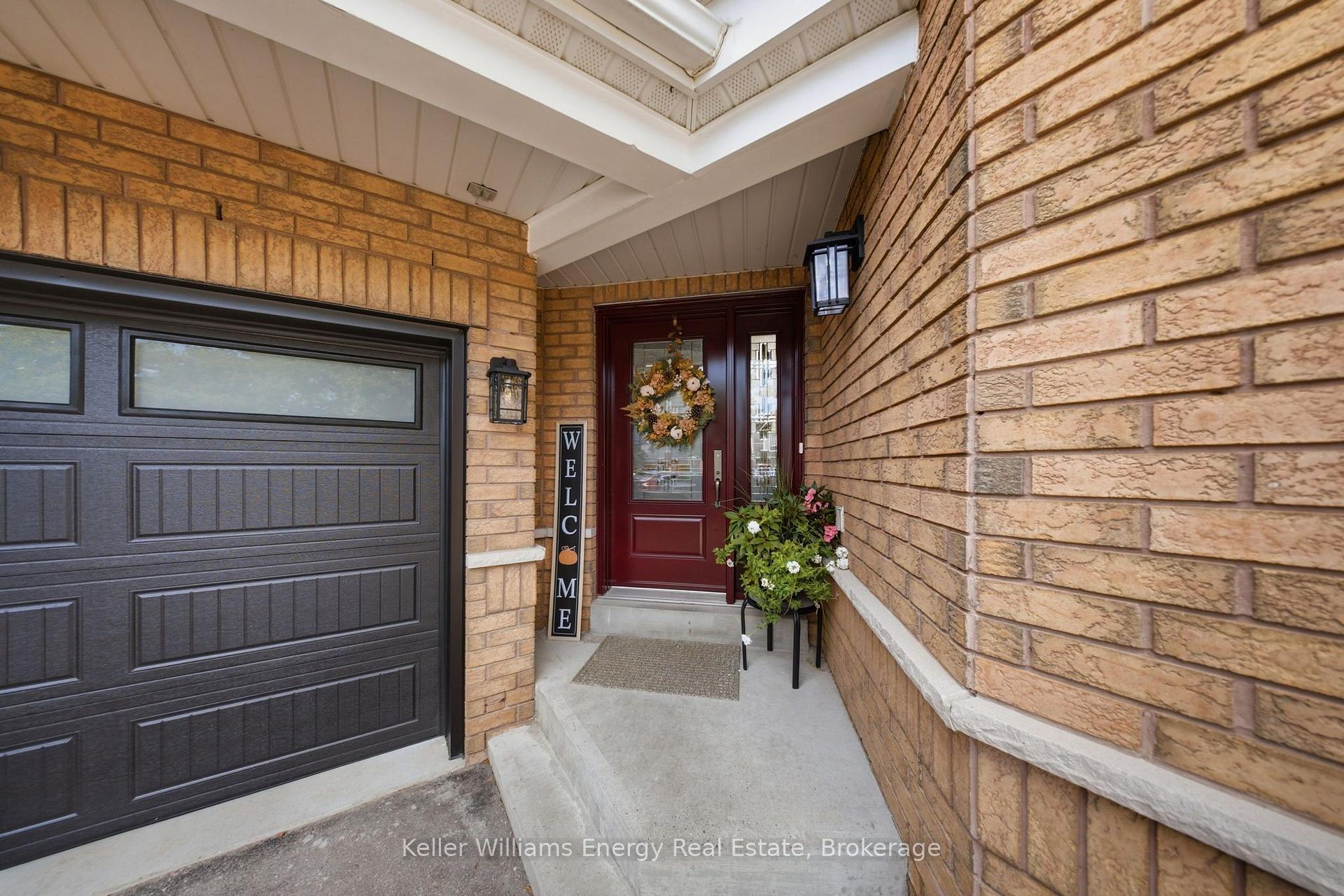 Photo 4 of 8 Holliman Lane, Ajax, South East — HOMEH