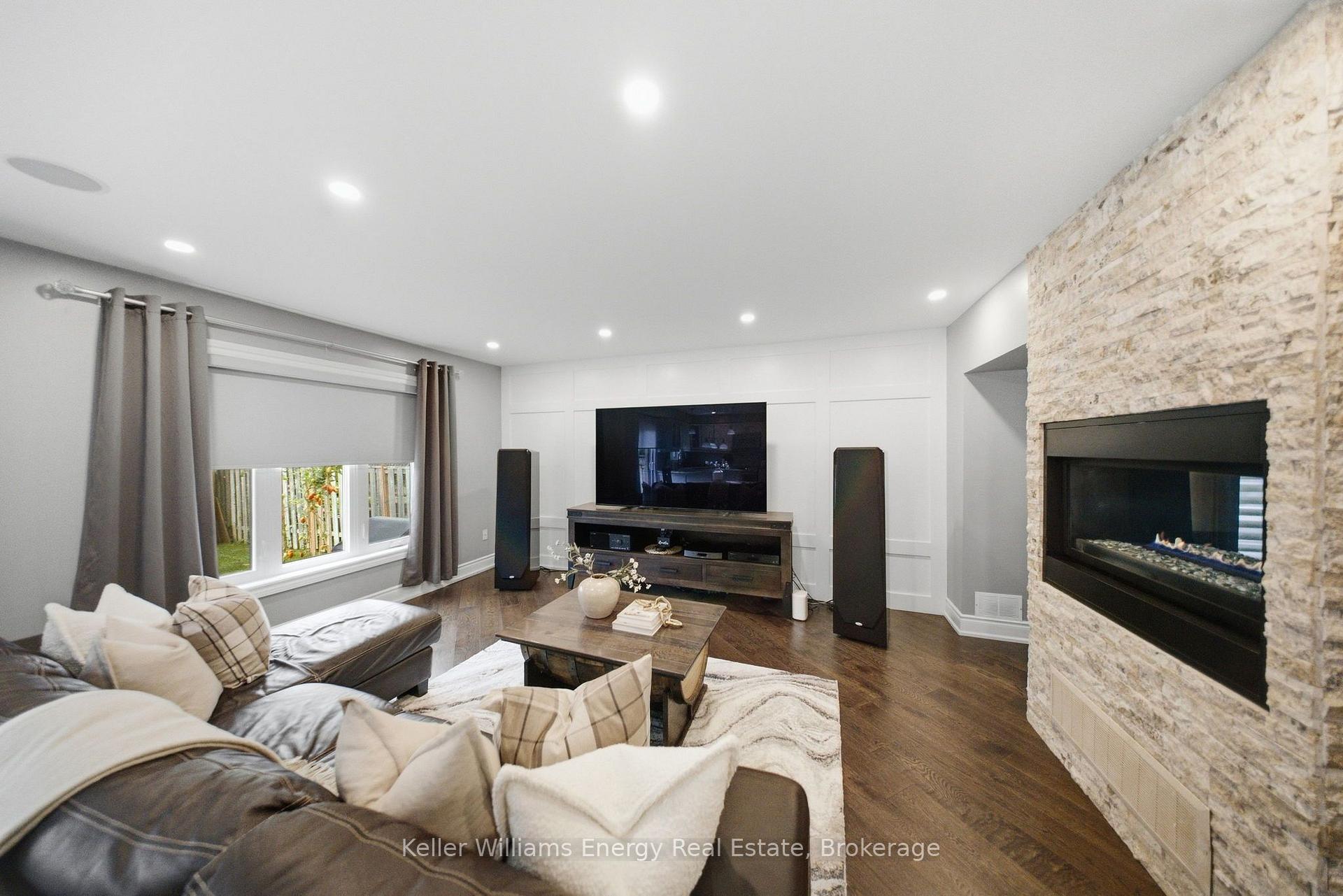 Photo 13 of 8 Holliman Lane, Ajax, South East — HOMEH