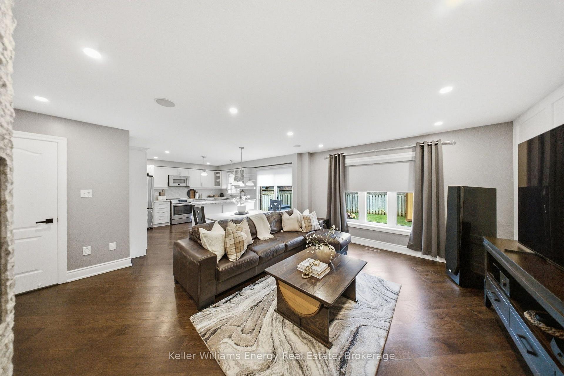 Photo 14 of 8 Holliman Lane, Ajax, South East — HOMEH