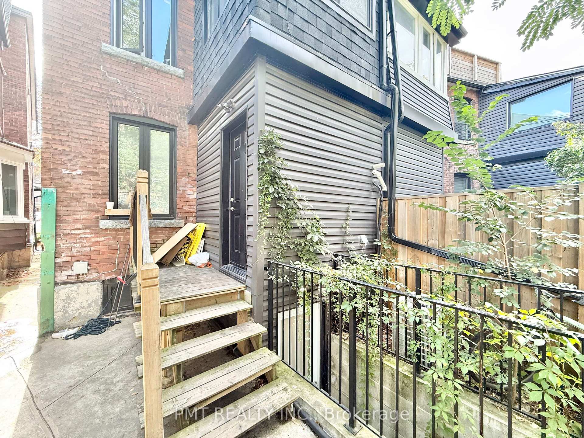 Photo 2 of Unit Main, 8 Rusholme Park Crescent, Toronto, Little Portugal — HOMEH