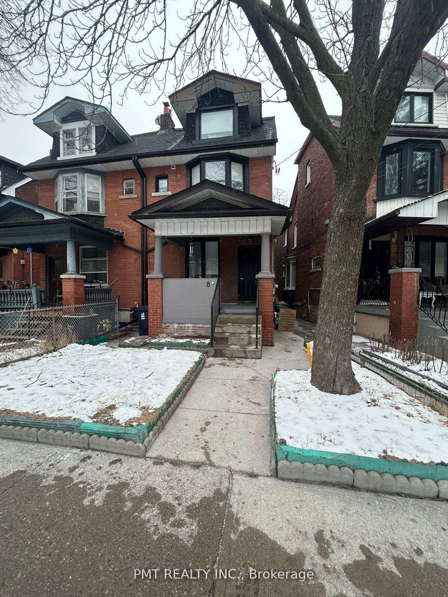 Photo 10 of Unit Main, 8 Rusholme Park Crescent, Toronto, Little Portugal — HOMEH