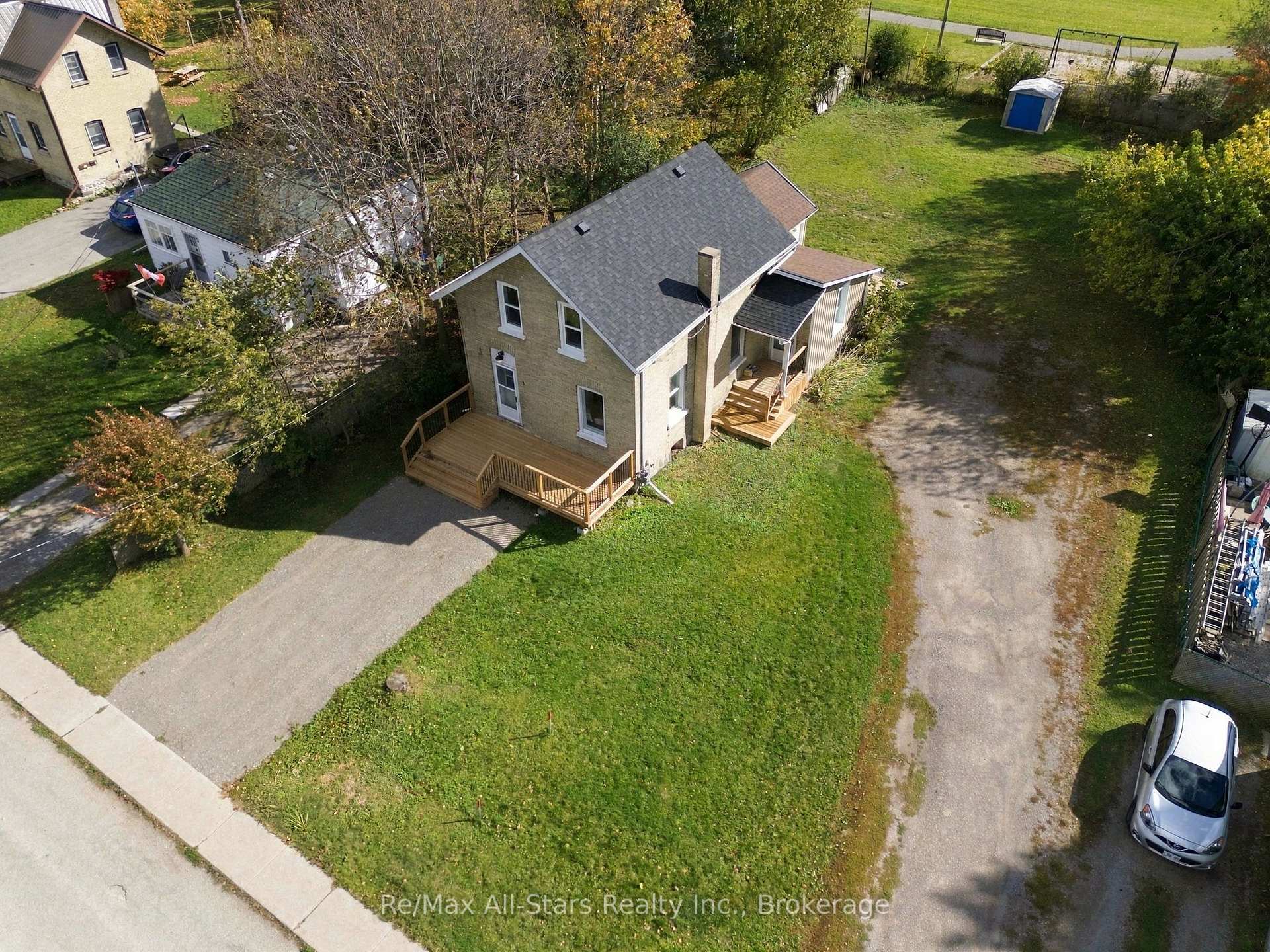 Photo 2 of 3 Bertie Street, Kawartha Lakes, Lindsay — HOMEH