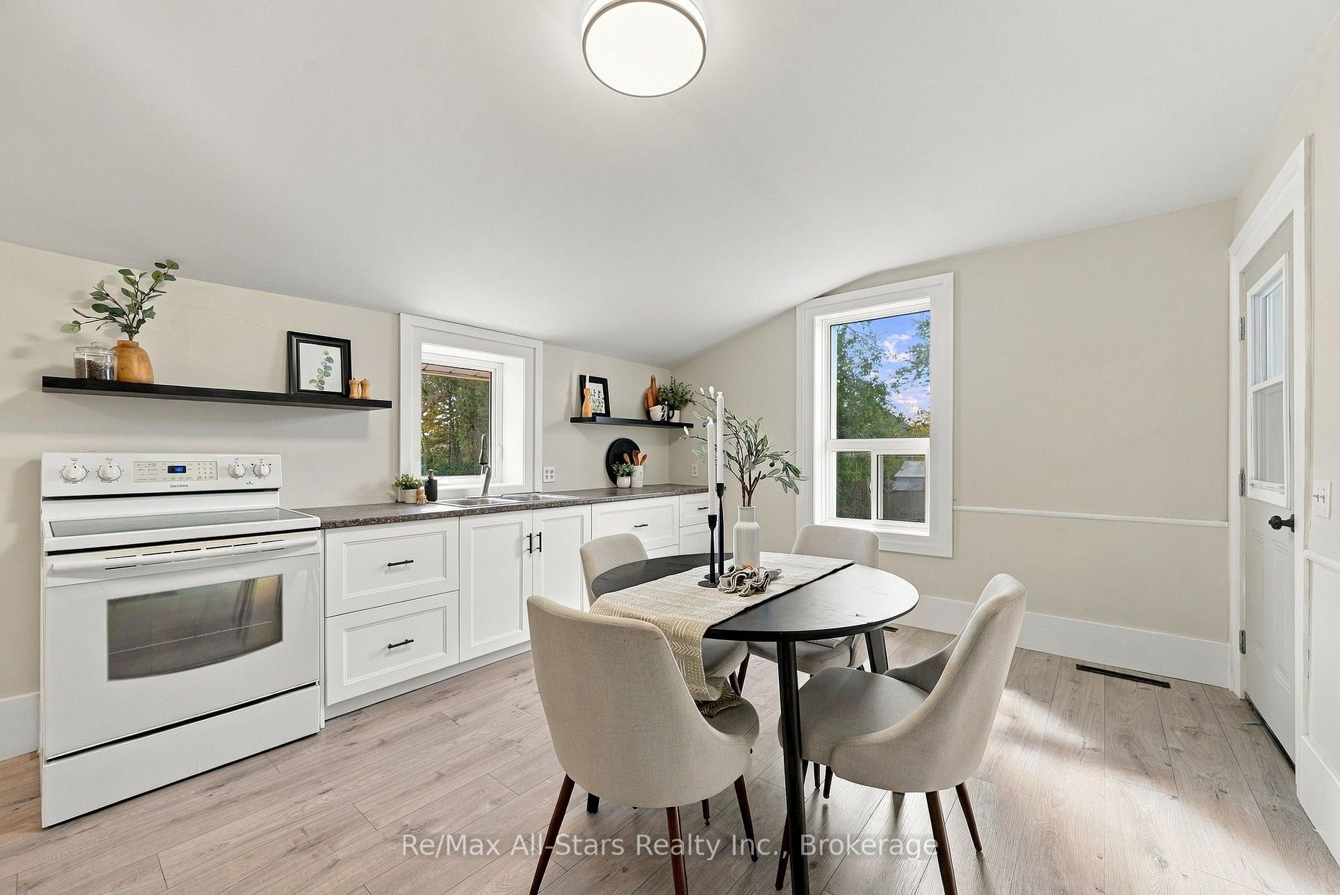 Photo 11 of 3 Bertie Street, Kawartha Lakes, Lindsay — HOMEH
