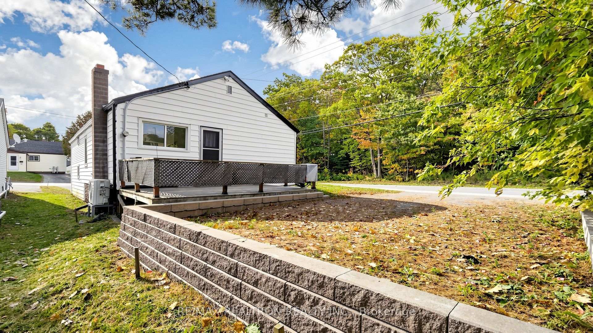 Photo 5 of 31 Isabella Street, Parry Sound — HOMEH