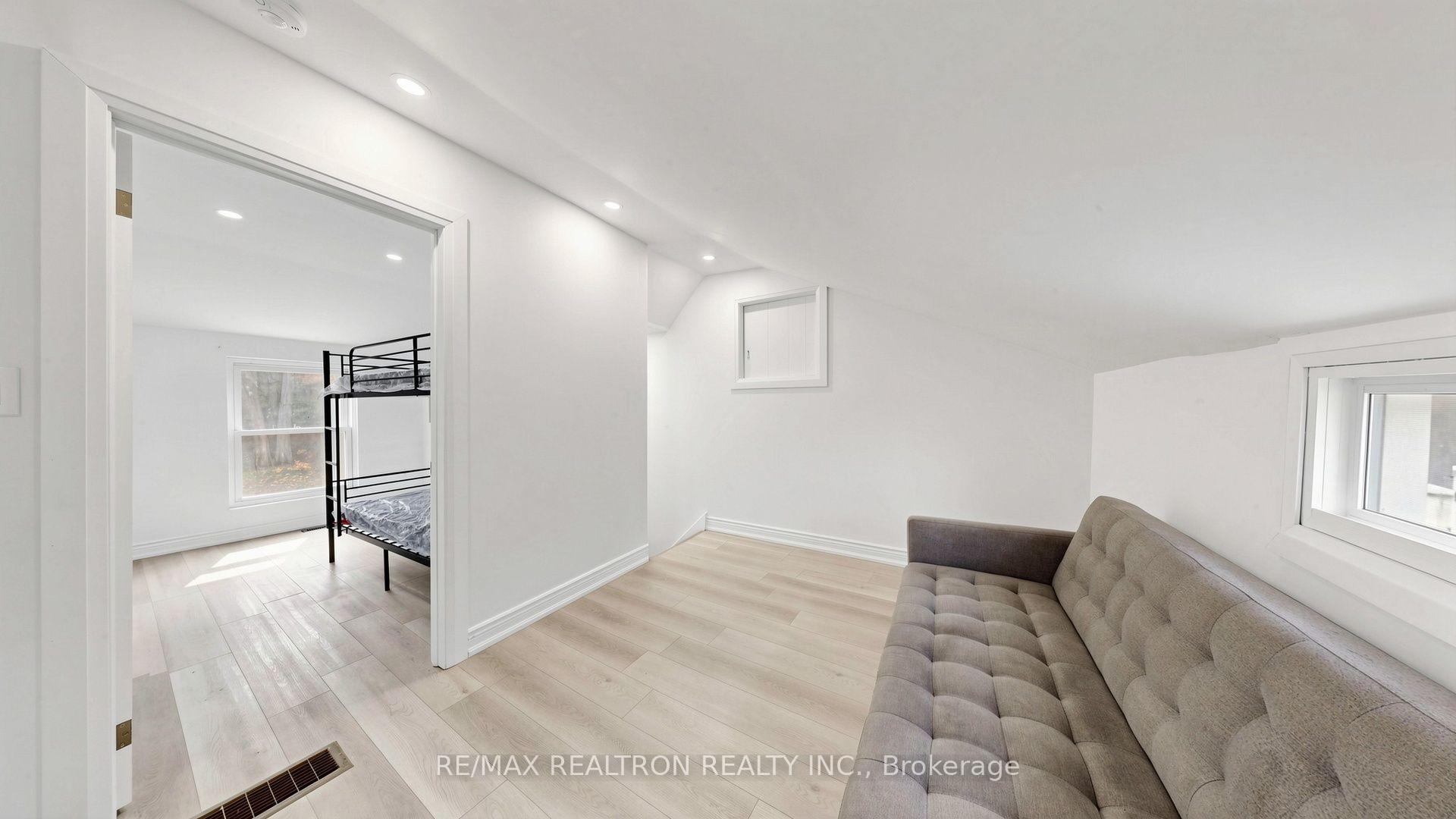 Photo 15 of 31 Isabella Street, Parry Sound — HOMEH