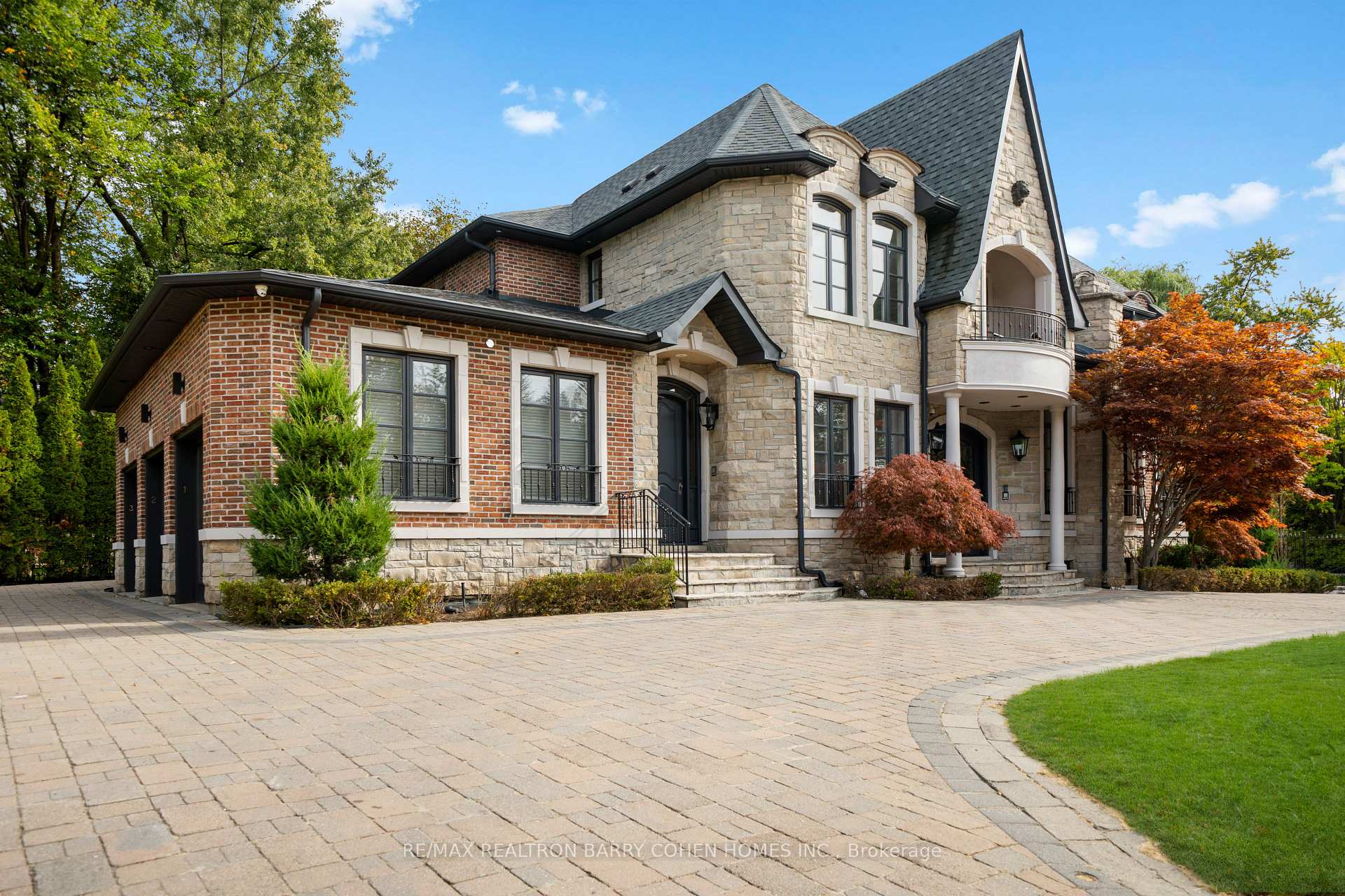 Photo 3 of 13 Legacy Court, North York, St. Andrew-Windfields — HOMEH