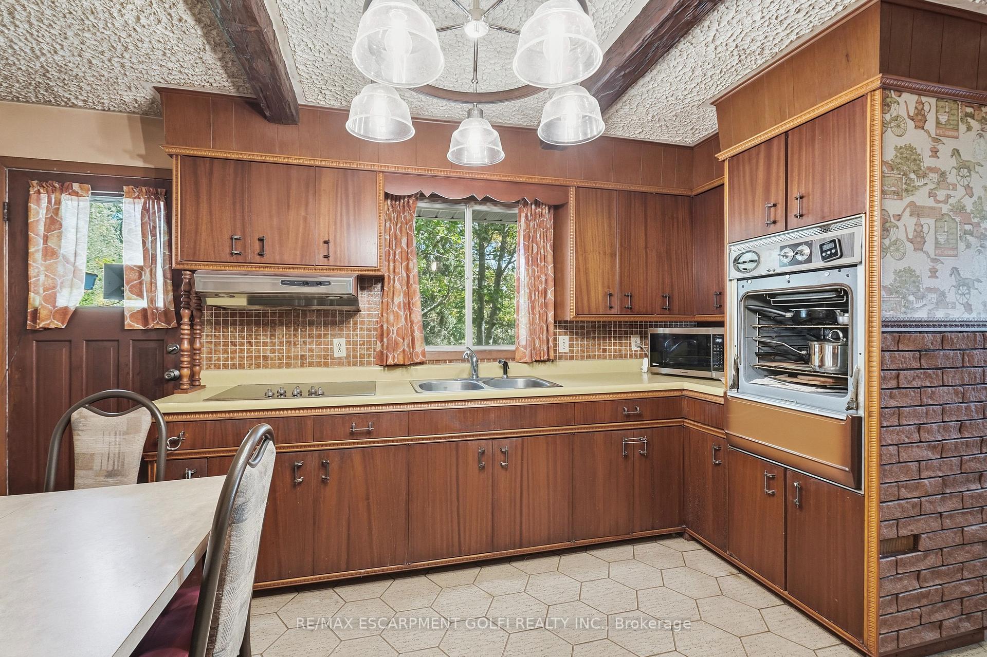 Photo 9 of 612 Doan's Ridge Road, Welland, Cooks Mills — HOMEH