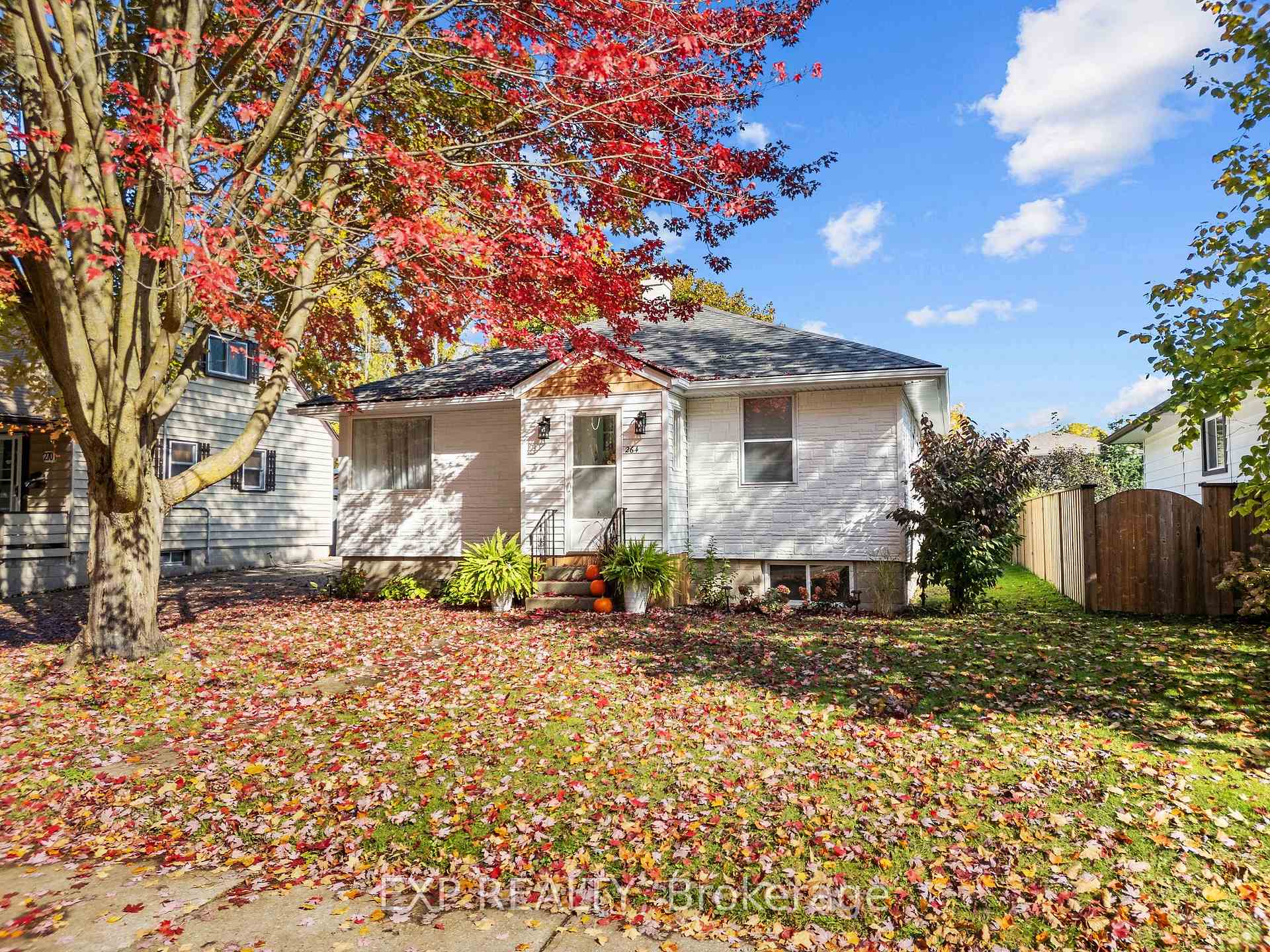 Photo 2 of 264 Douglas Street, Stratford — HOMEH