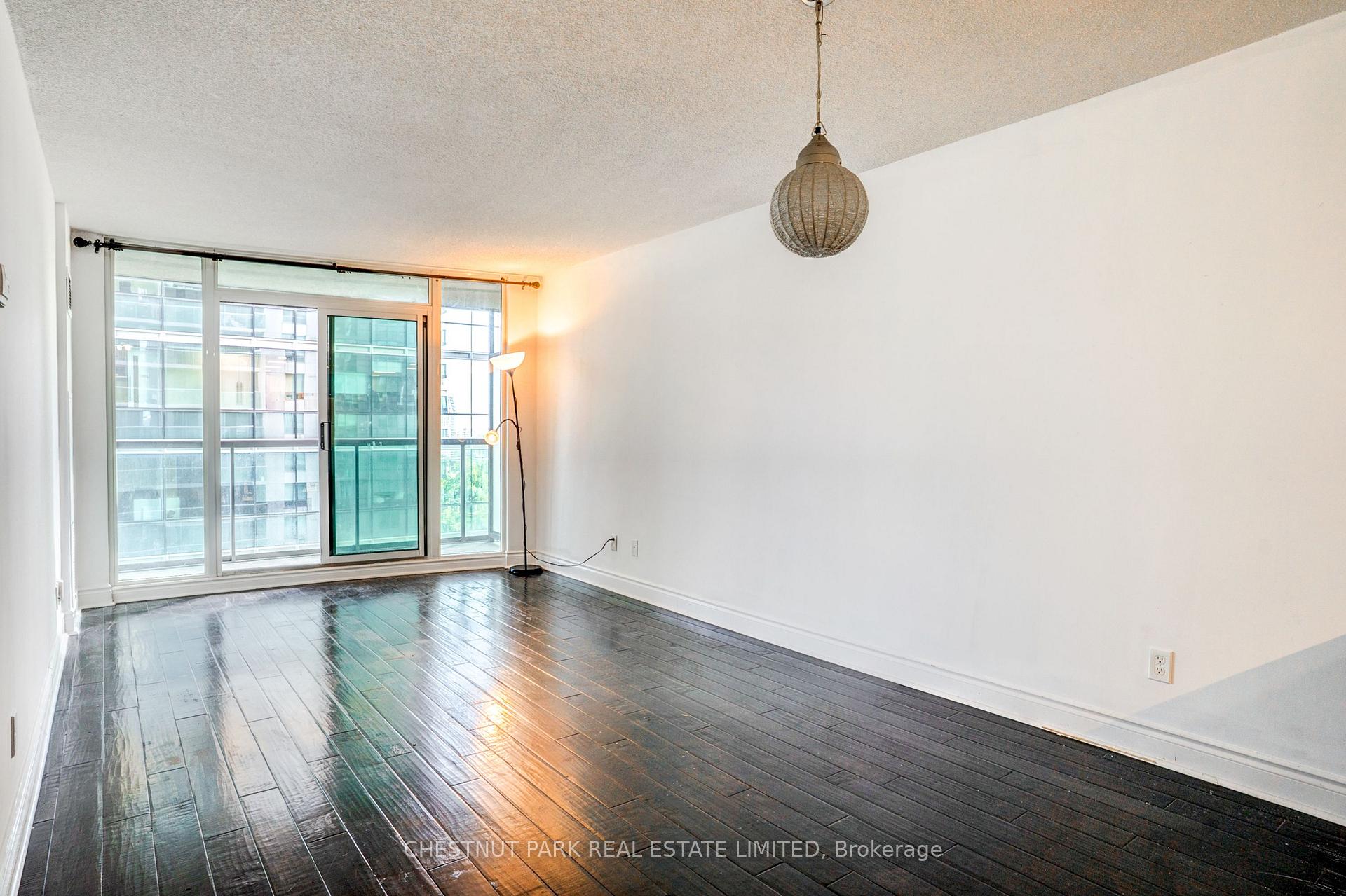 Photo 2 of Unit 1008, 30 Grand Trunk Crescent, Toronto, Waterfront Communities — HOMEH