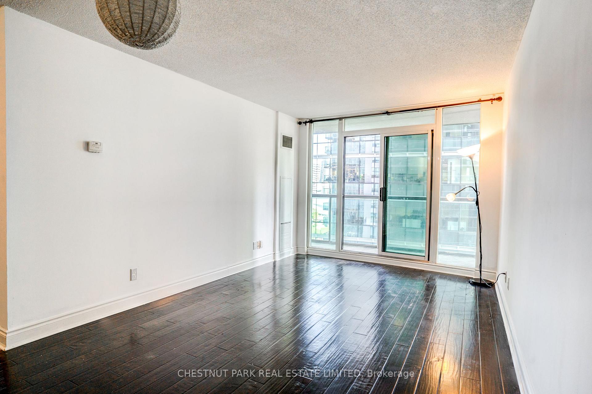 Photo 3 of Unit 1008, 30 Grand Trunk Crescent, Toronto, Waterfront Communities — HOMEH