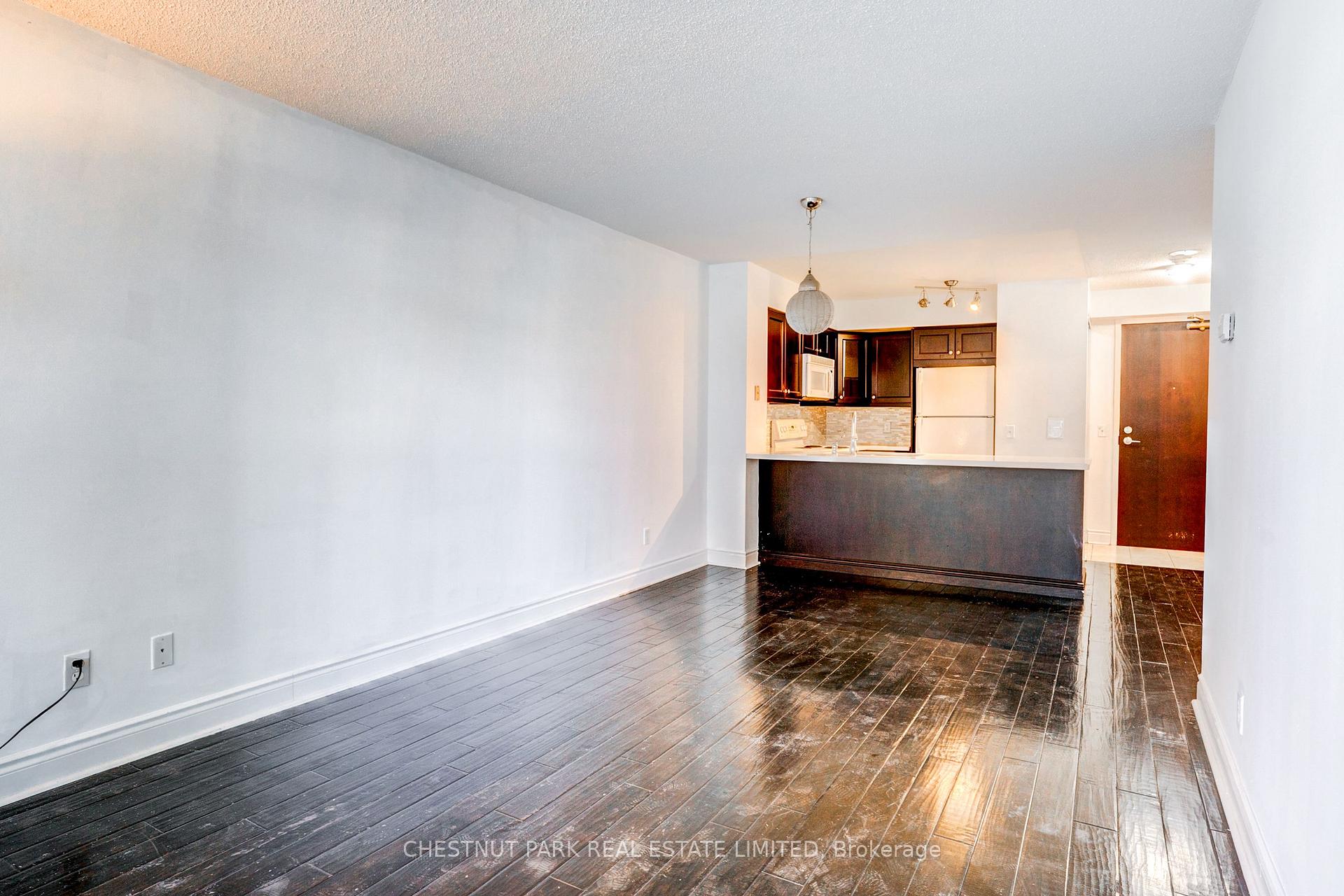 Photo 5 of Unit 1008, 30 Grand Trunk Crescent, Toronto, Waterfront Communities — HOMEH