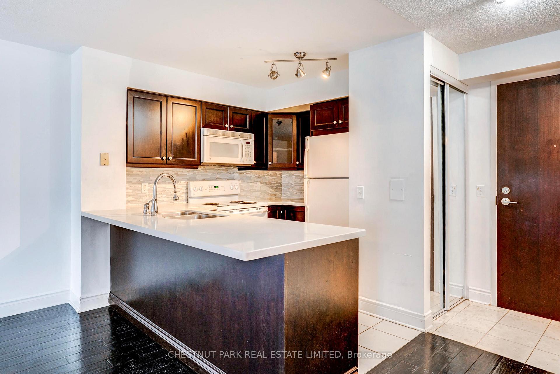 Photo 7 of Unit 1008, 30 Grand Trunk Crescent, Toronto, Waterfront Communities — HOMEH