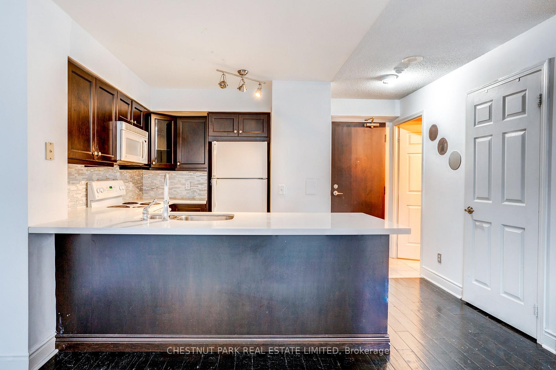 Photo 8 of Unit 1008, 30 Grand Trunk Crescent, Toronto, Waterfront Communities — HOMEH