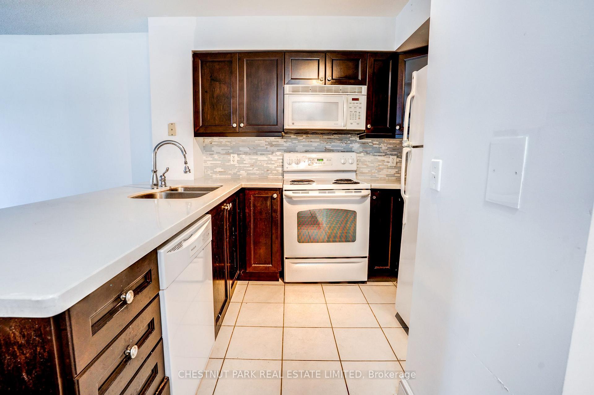 Photo 10 of Unit 1008, 30 Grand Trunk Crescent, Toronto, Waterfront Communities — HOMEH