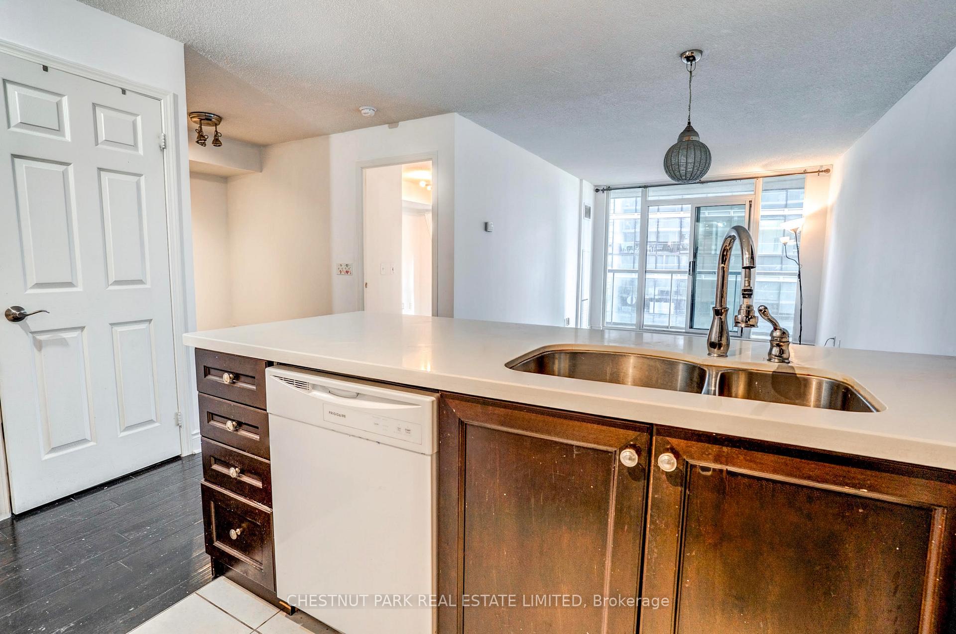 Photo 11 of Unit 1008, 30 Grand Trunk Crescent, Toronto, Waterfront Communities — HOMEH