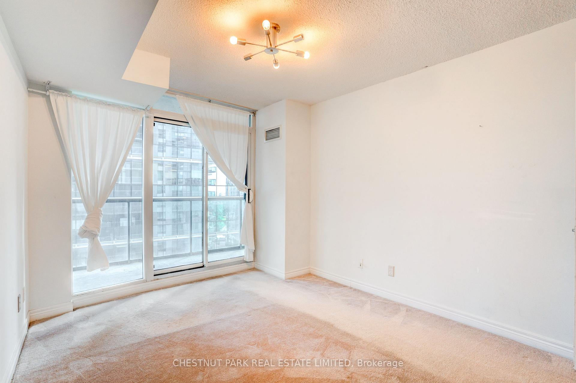 Photo 19 of Unit 1008, 30 Grand Trunk Crescent, Toronto, Waterfront Communities — HOMEH