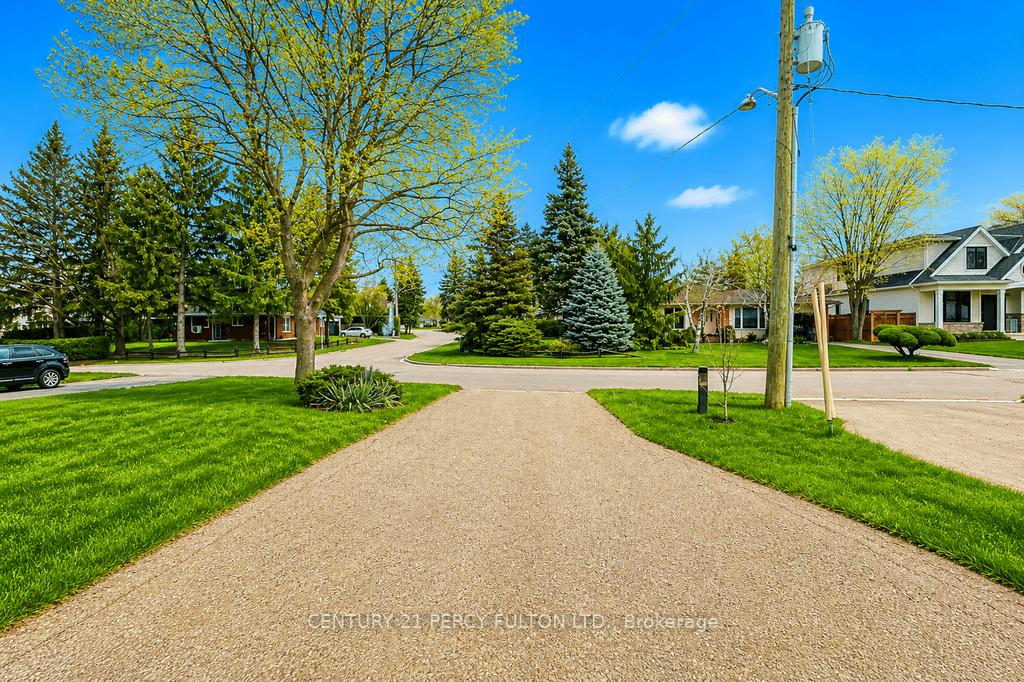 Photo 4 of 1386 Forest Glade Road, Oakville, Falgarwood — HOMEH