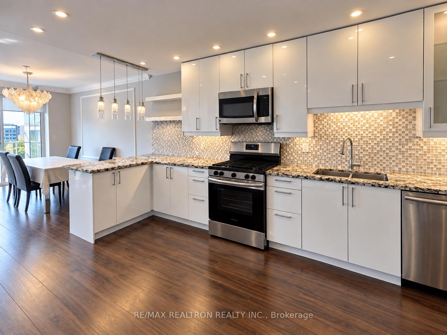 Photo 5 of Unit 804, 20 Baif Boulevard, Richmond Hill, North Richvale — HOMEH
