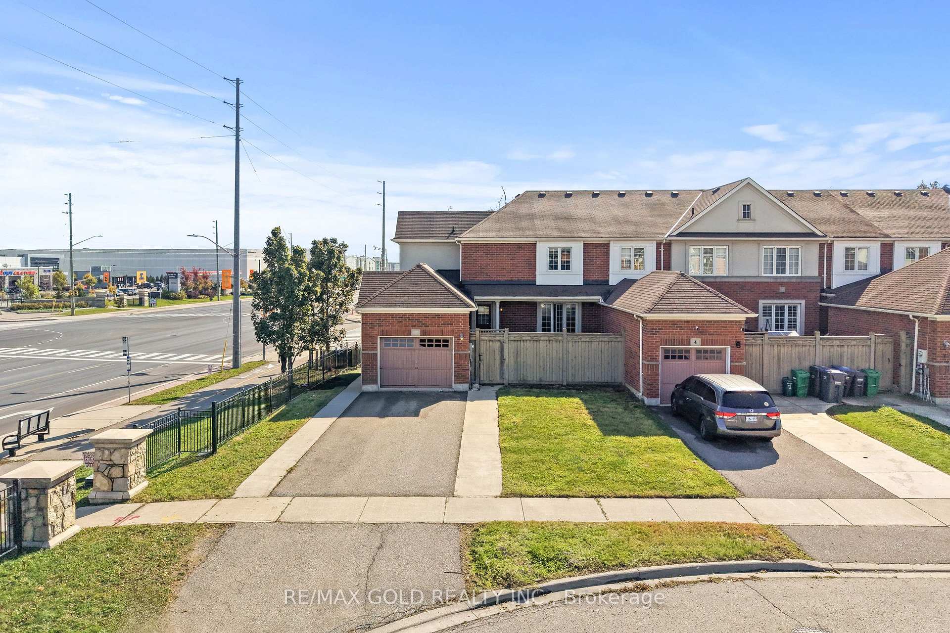 Photo 3 of 2 Bellchase Trail, Brampton, Bram East — HOMEH