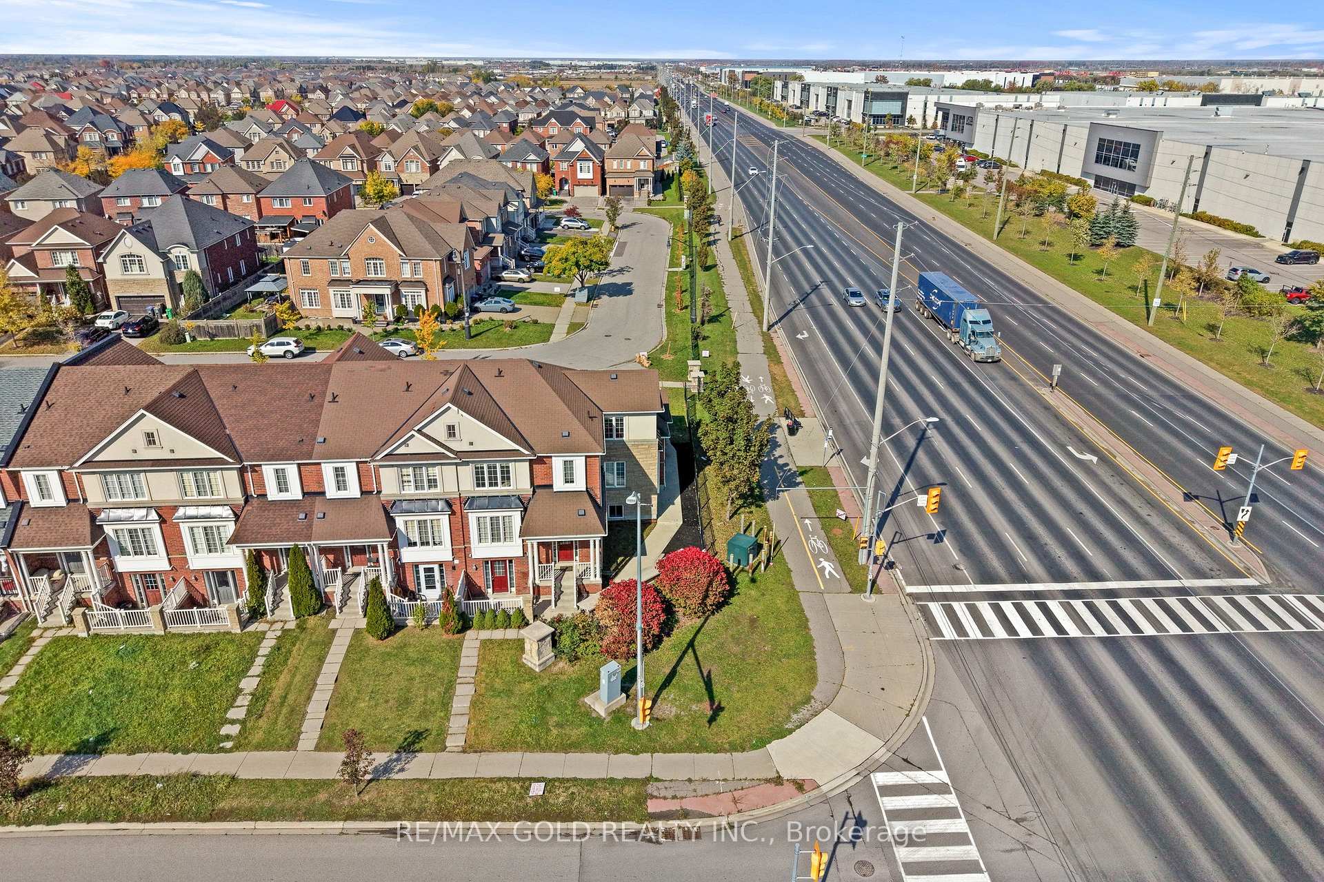 Photo 4 of 2 Bellchase Trail, Brampton, Bram East — HOMEH
