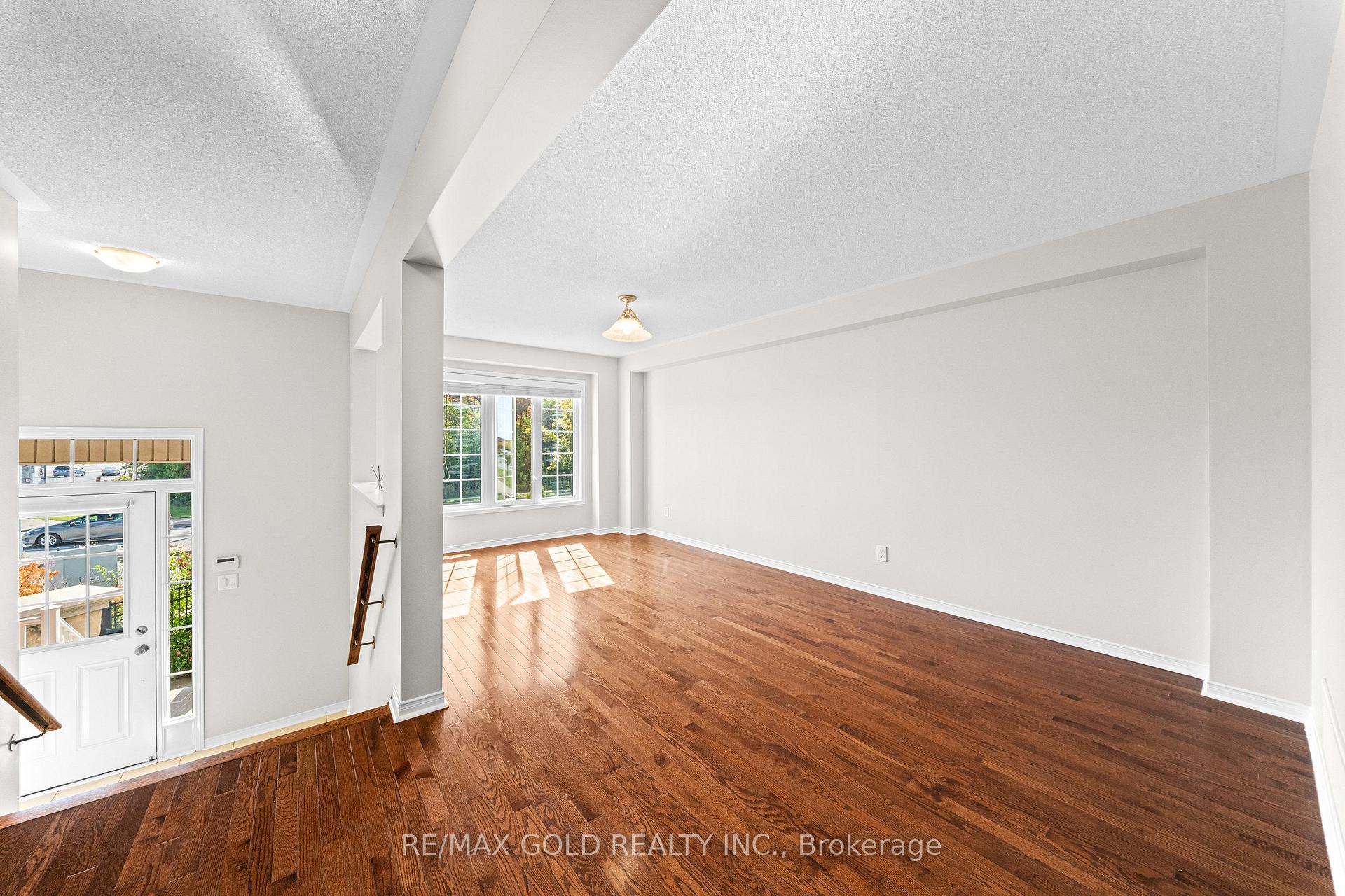 Photo 6 of 2 Bellchase Trail, Brampton, Bram East — HOMEH