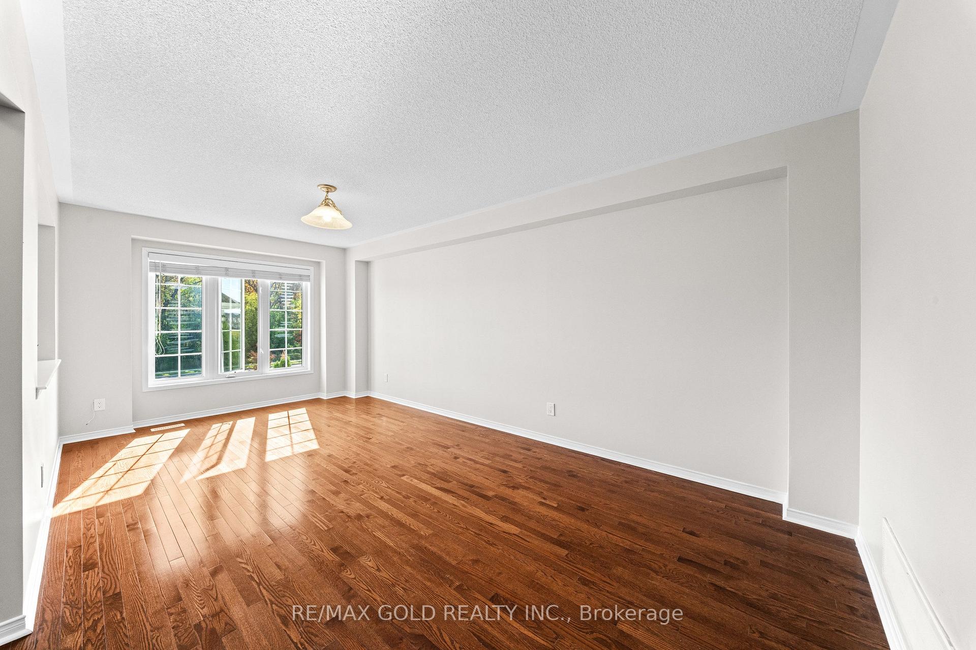 Photo 8 of 2 Bellchase Trail, Brampton, Bram East — HOMEH