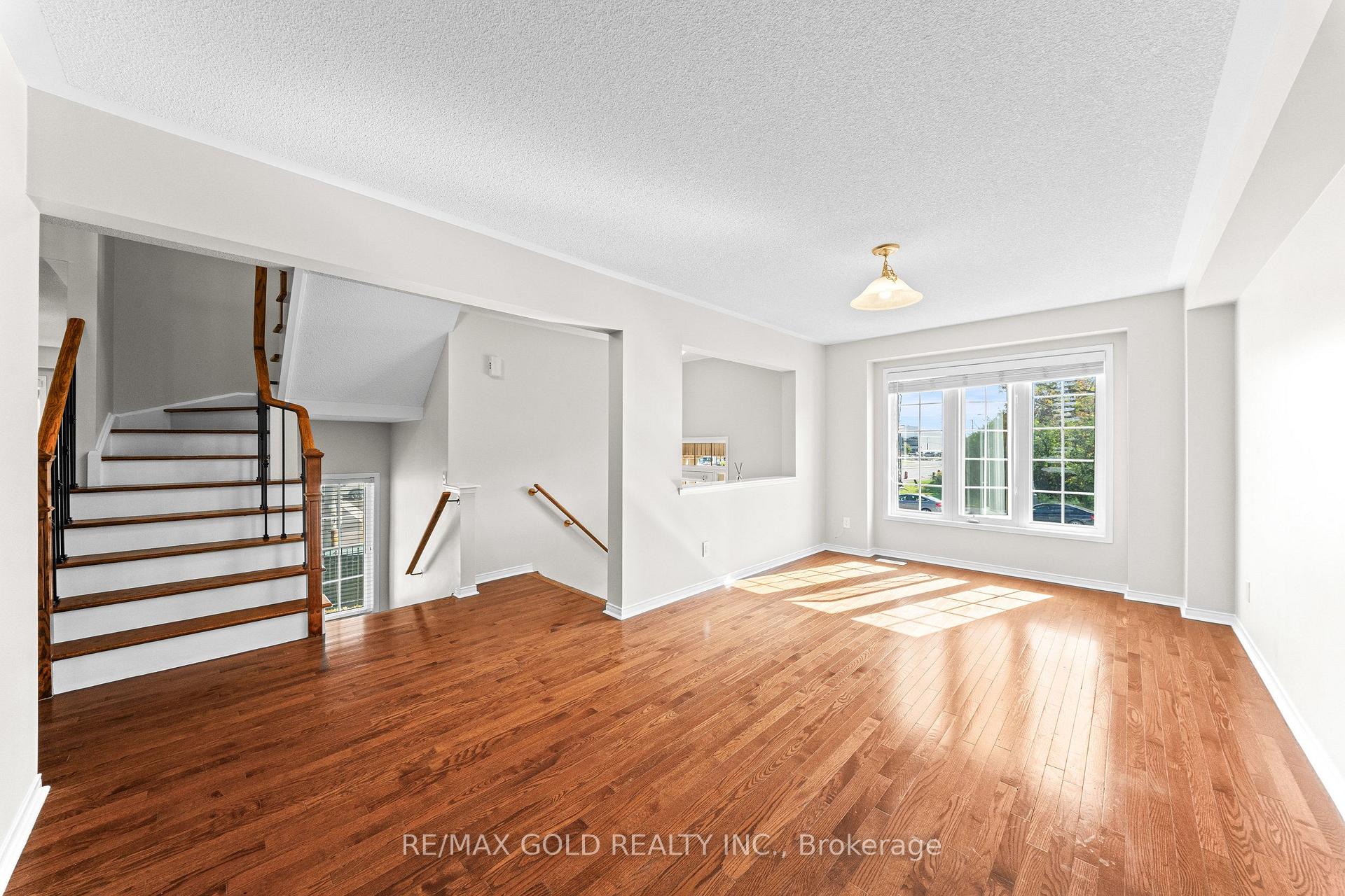 Photo 9 of 2 Bellchase Trail, Brampton, Bram East — HOMEH