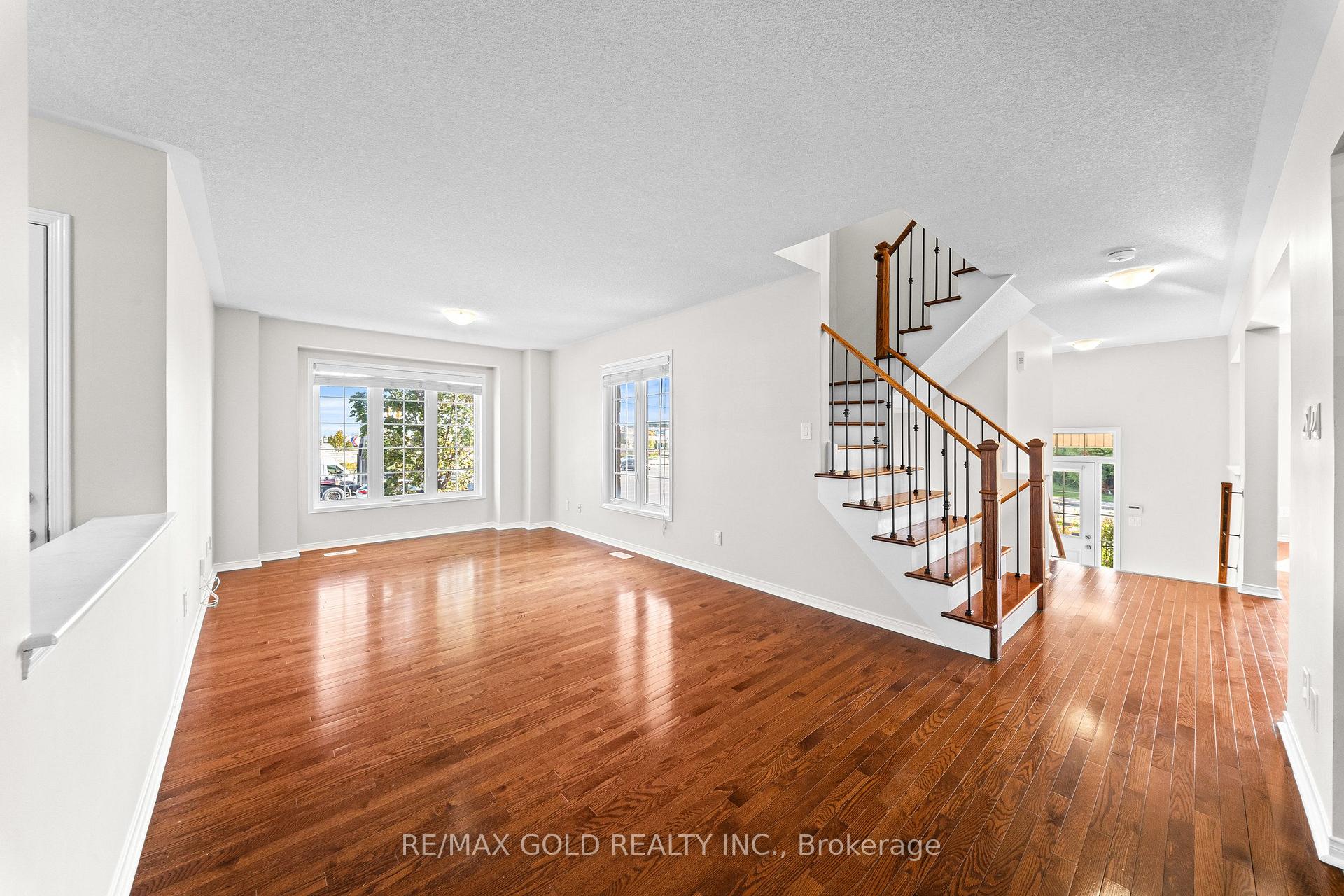 Photo 11 of 2 Bellchase Trail, Brampton, Bram East — HOMEH