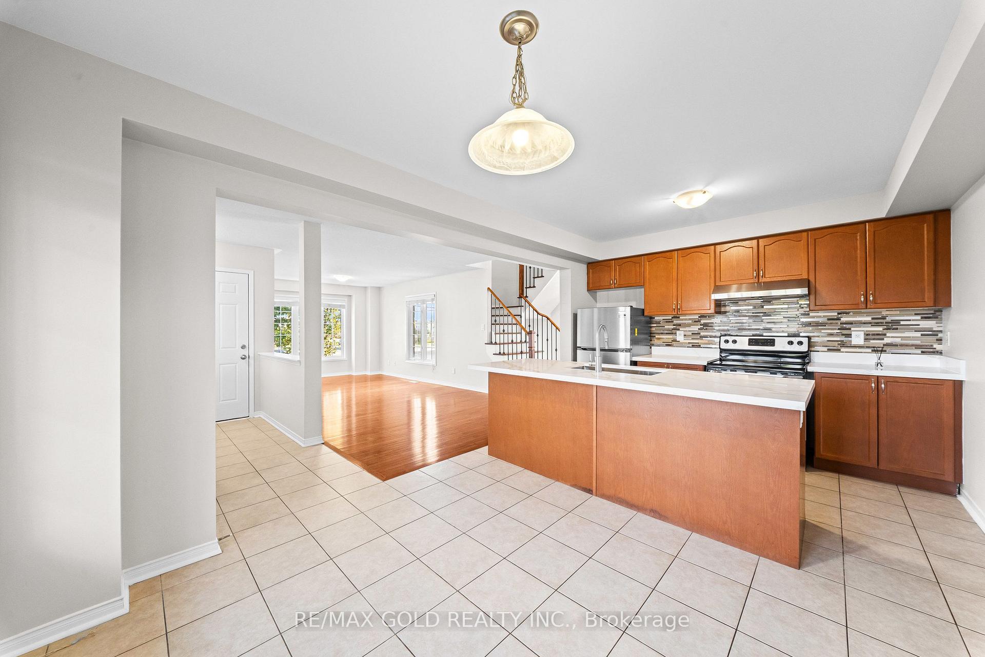 Photo 13 of 2 Bellchase Trail, Brampton, Bram East — HOMEH
