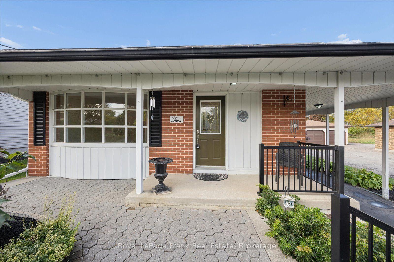Photo 2 of 10 Sunicrest Boulevard, Clarington, Bowmanville — HOMEH
