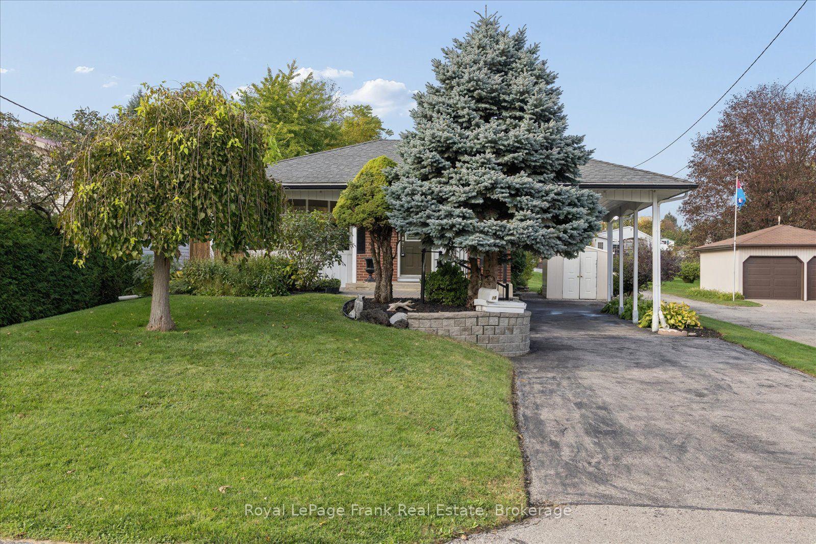 Photo 3 of 10 Sunicrest Boulevard, Clarington, Bowmanville — HOMEH