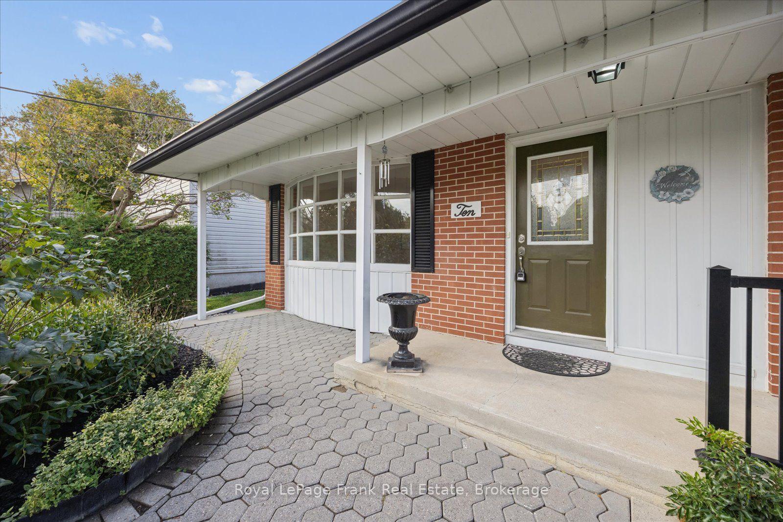 Photo 5 of 10 Sunicrest Boulevard, Clarington, Bowmanville — HOMEH
