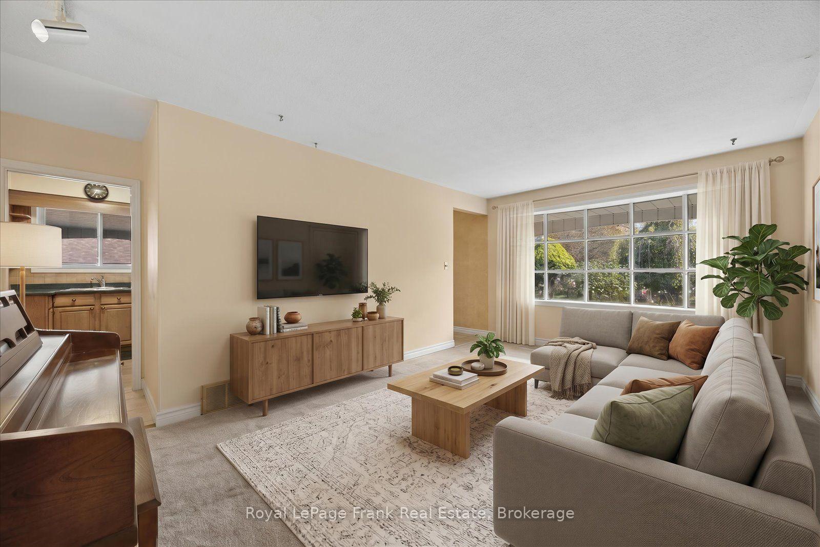 Photo 6 of 10 Sunicrest Boulevard, Clarington, Bowmanville — HOMEH
