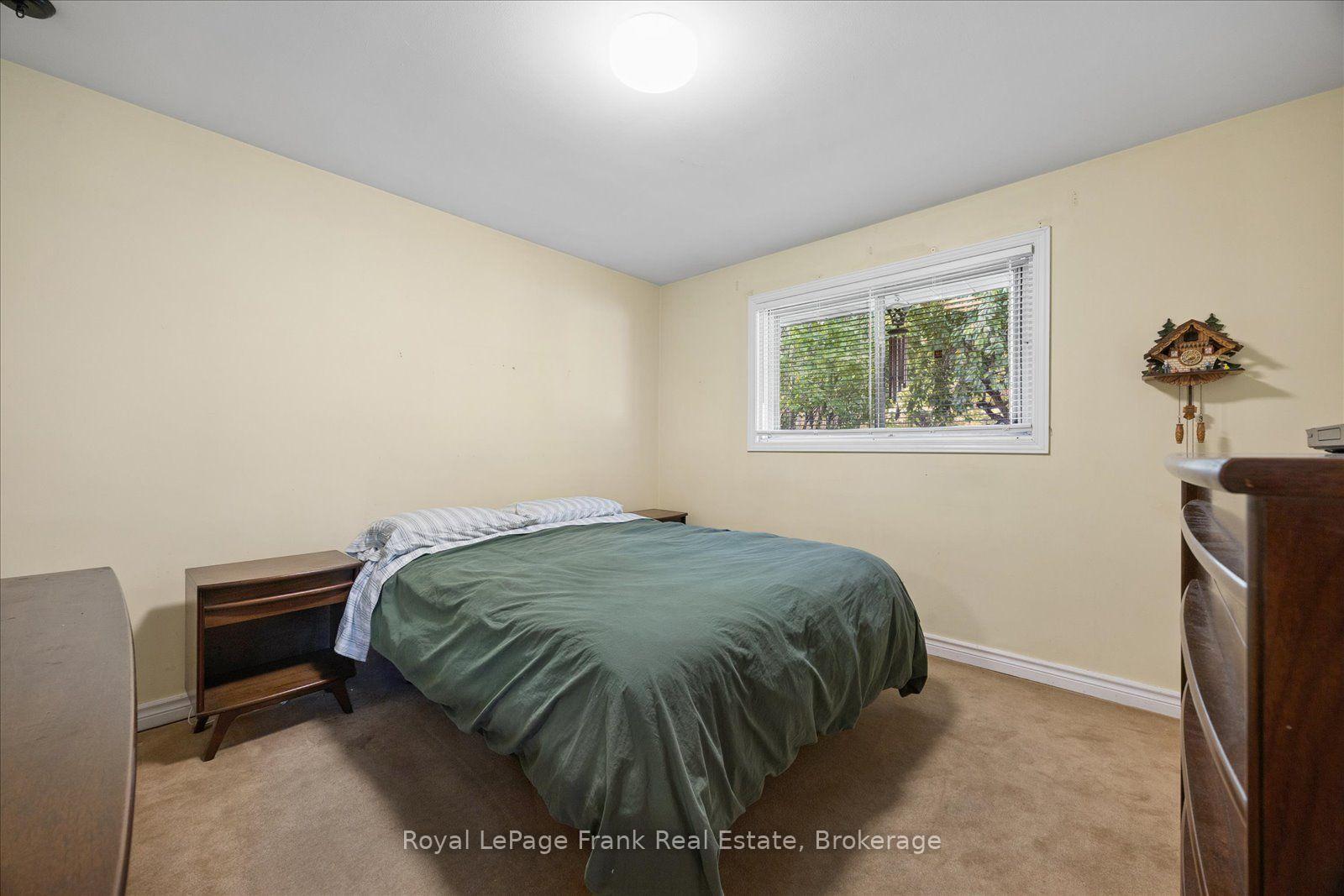 Photo 12 of 10 Sunicrest Boulevard, Clarington, Bowmanville — HOMEH