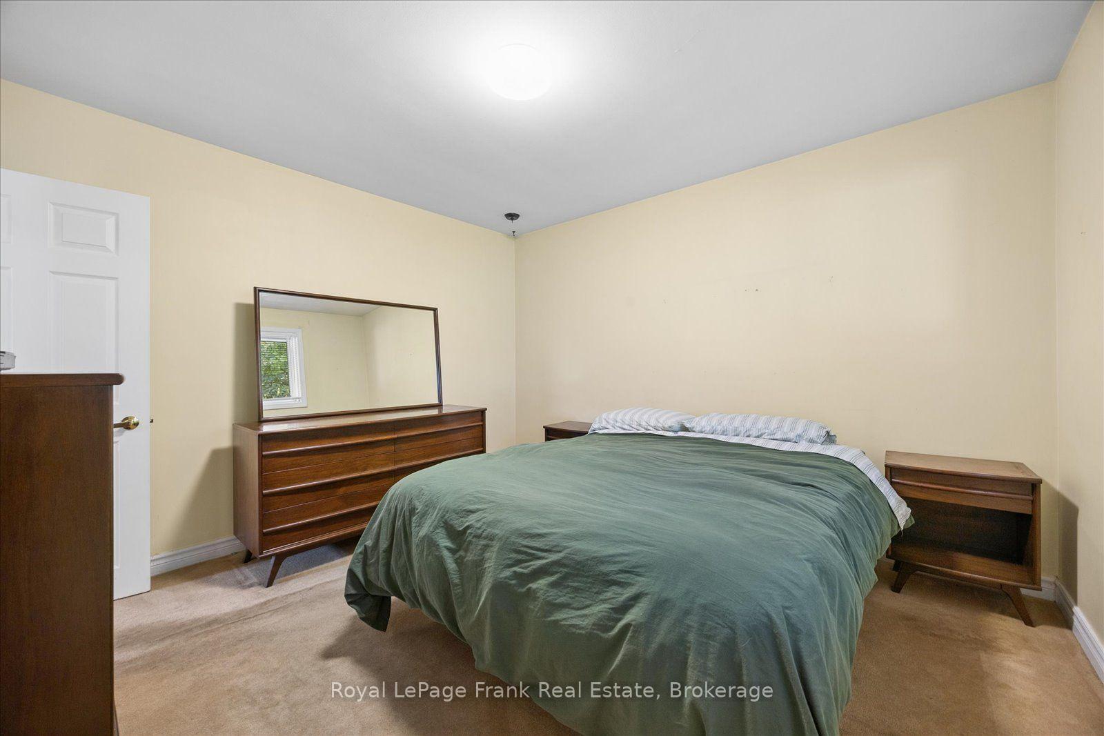 Photo 13 of 10 Sunicrest Boulevard, Clarington, Bowmanville — HOMEH
