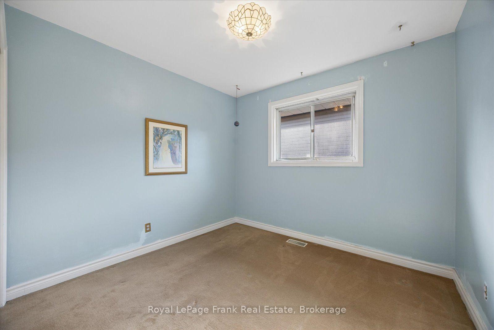 Photo 14 of 10 Sunicrest Boulevard, Clarington, Bowmanville — HOMEH