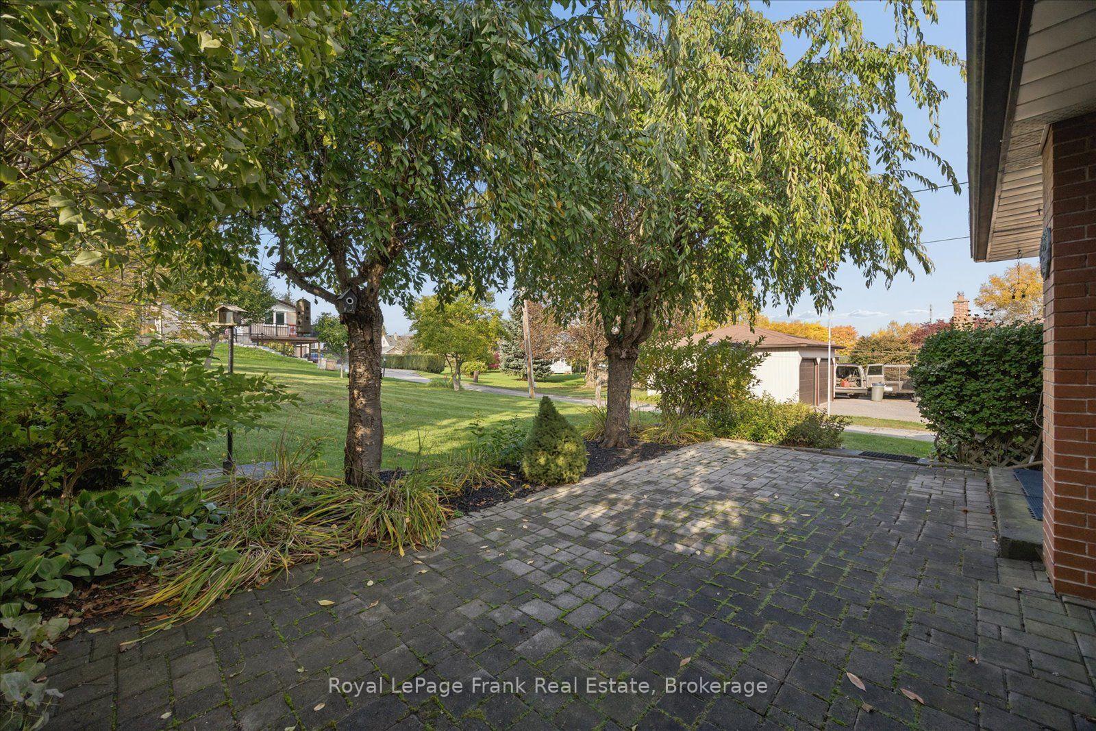 Photo 28 of 10 Sunicrest Boulevard, Clarington, Bowmanville — HOMEH