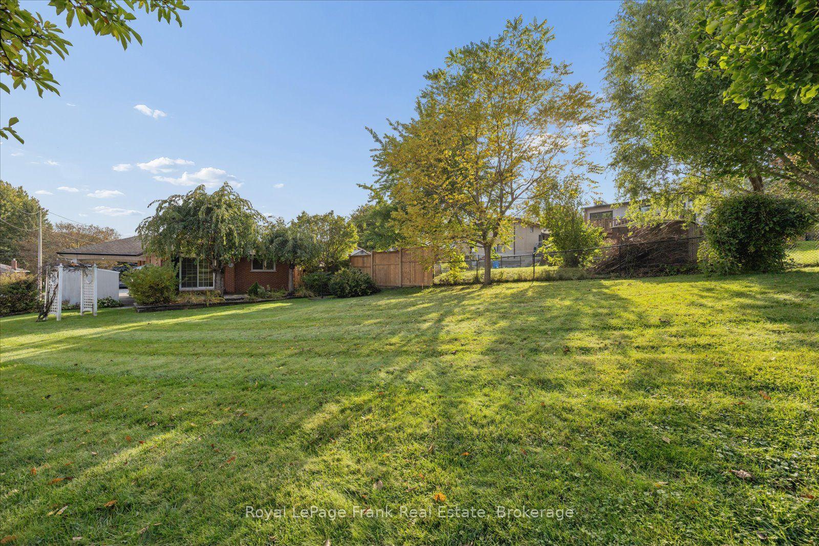Photo 31 of 10 Sunicrest Boulevard, Clarington, Bowmanville — HOMEH