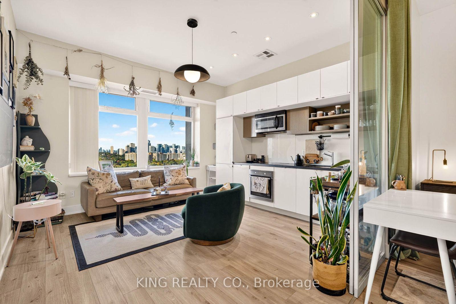 Photo of Unit 1626, 111 St Clair Avenue W