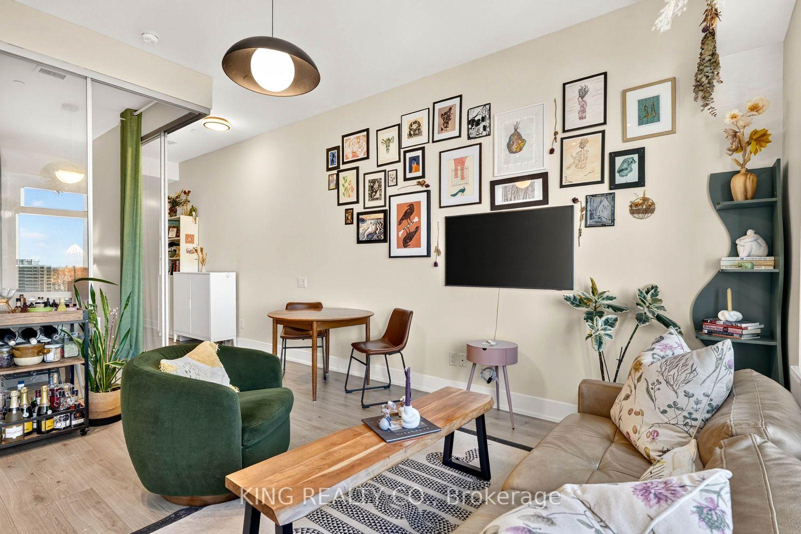 Photo 2 of Unit 1626, 111 St Clair Avenue W, Toronto, Yonge-St. Clair — HOMEH