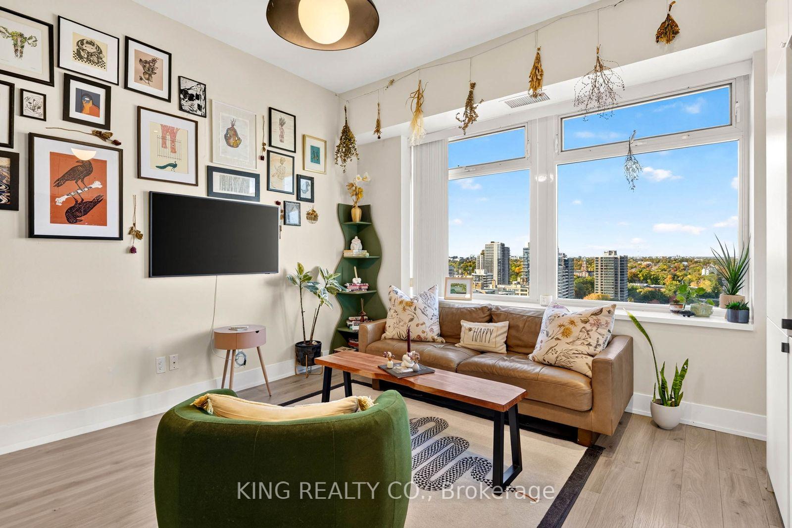 Photo 4 of Unit 1626, 111 St Clair Avenue W, Toronto, Yonge-St. Clair — HOMEH