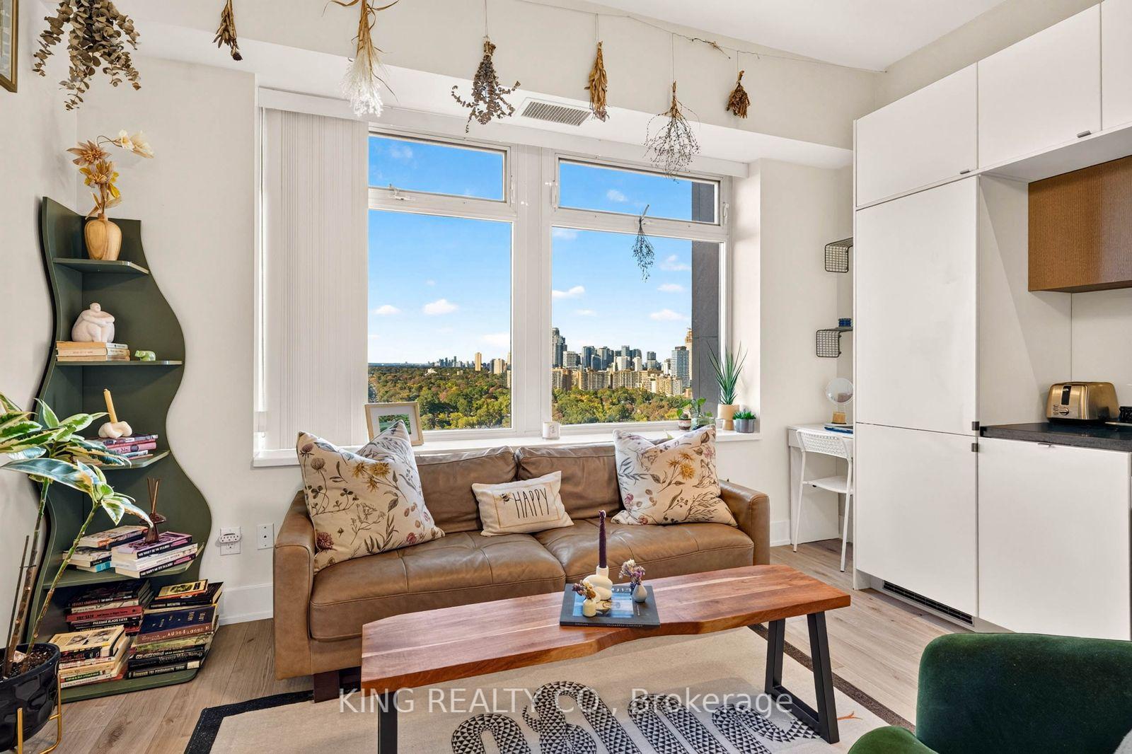 Photo 5 of Unit 1626, 111 St Clair Avenue W, Toronto, Yonge-St. Clair — HOMEH