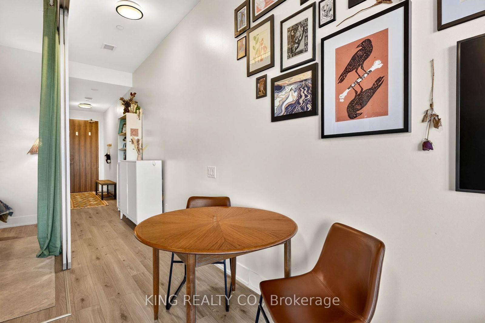 Photo 6 of Unit 1626, 111 St Clair Avenue W, Toronto, Yonge-St. Clair — HOMEH