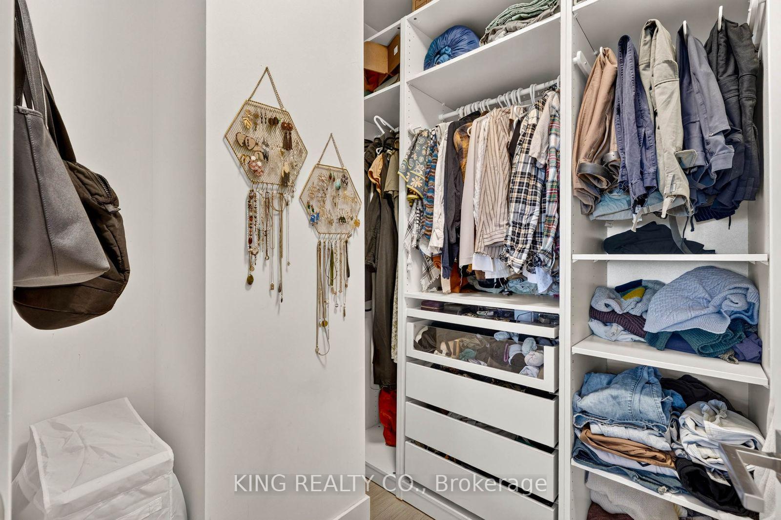 Photo 12 of Unit 1626, 111 St Clair Avenue W, Toronto, Yonge-St. Clair — HOMEH