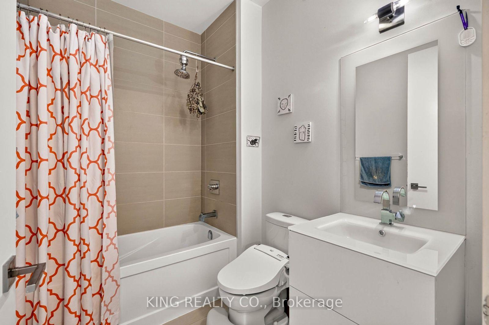 Photo 15 of Unit 1626, 111 St Clair Avenue W, Toronto, Yonge-St. Clair — HOMEH