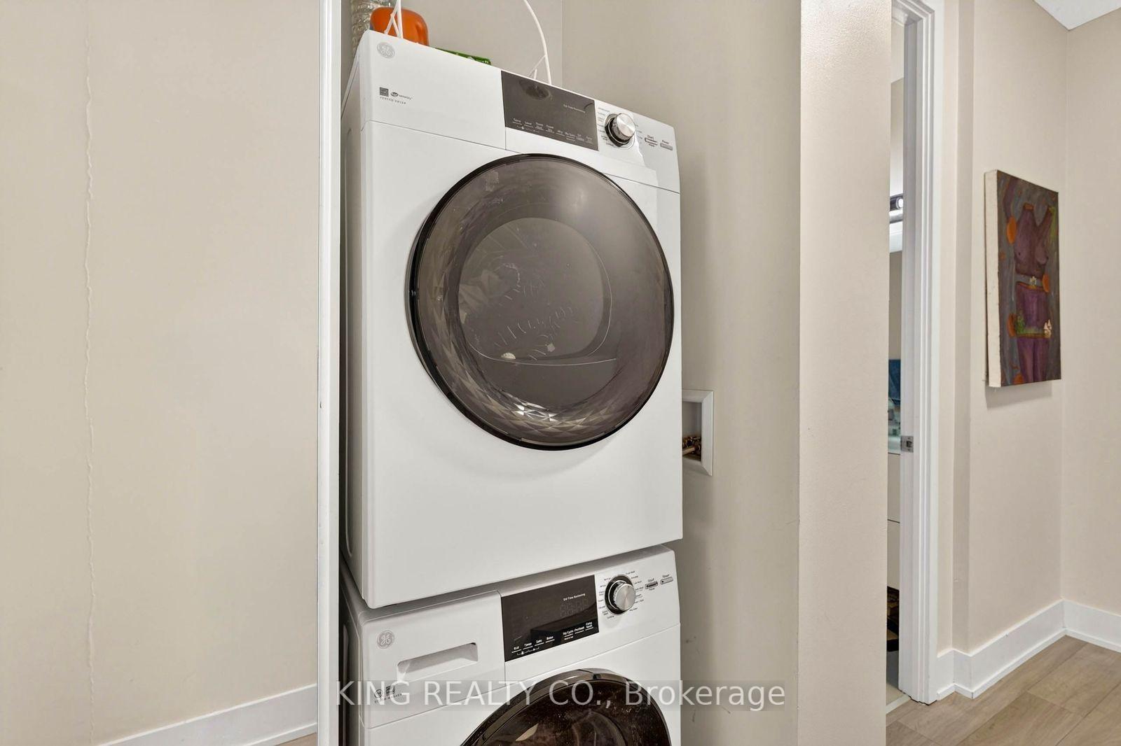 Photo 16 of Unit 1626, 111 St Clair Avenue W, Toronto, Yonge-St. Clair — HOMEH