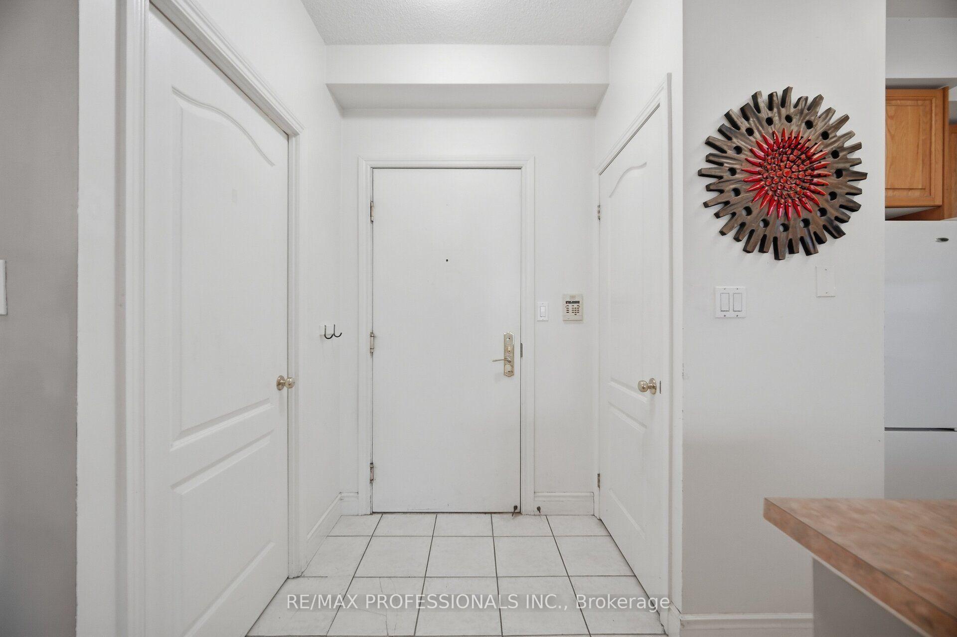Photo 6 of Unit 901, 2 Aberfoyle Crescent N, Etobicoke, Islington-City Centre West — HOMEH