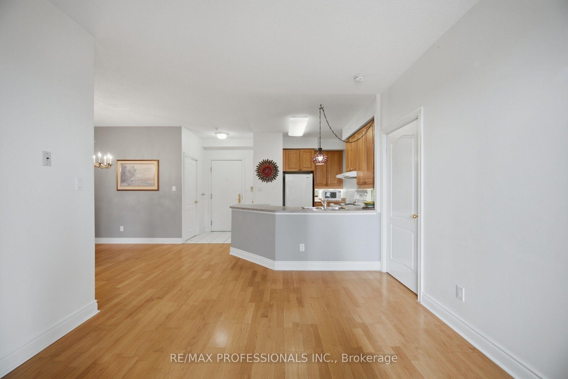 Photo 12 of Unit 901, 2 Aberfoyle Crescent N, Etobicoke, Islington-City Centre West — HOMEH